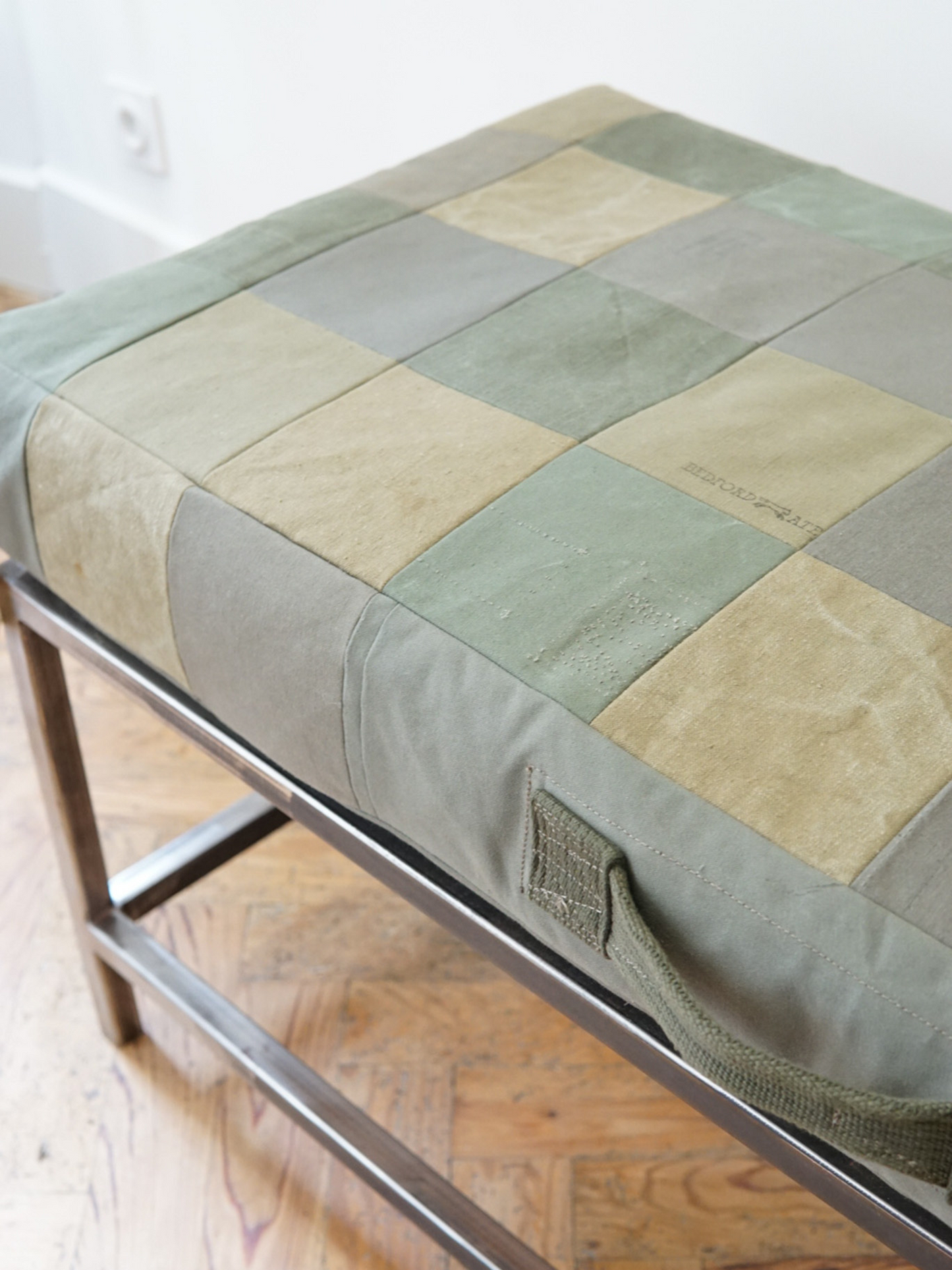 BANQUETTE PATCHWORK TOILE MILITAIRE