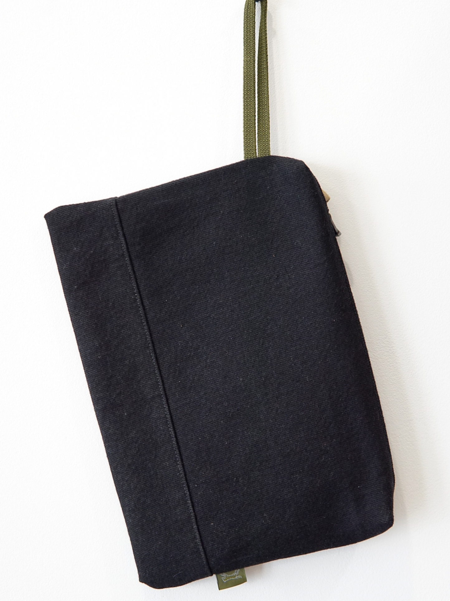 TROUSSE EN DENIM NOIR