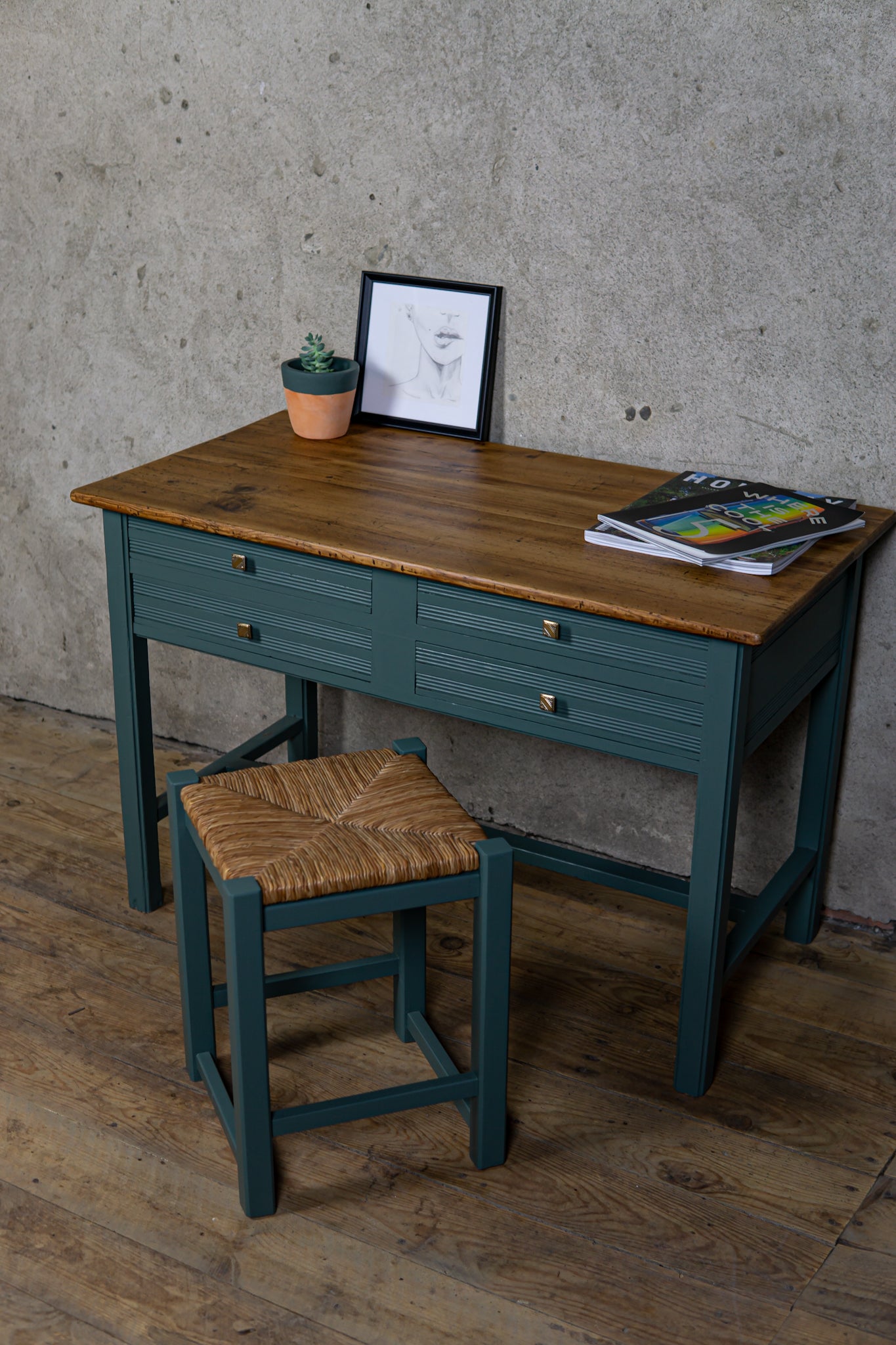 LE BUREAU ET SON TABOURET