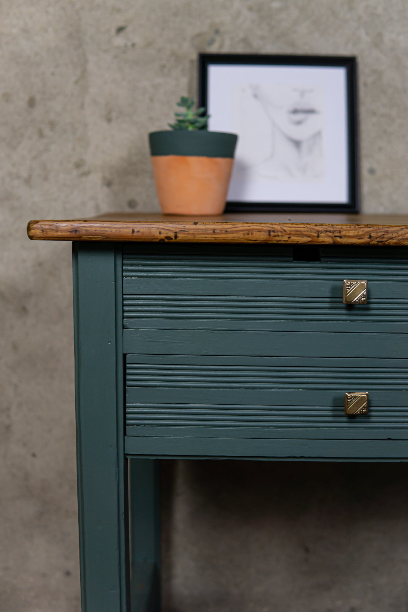 LE BUREAU ET SON TABOURET